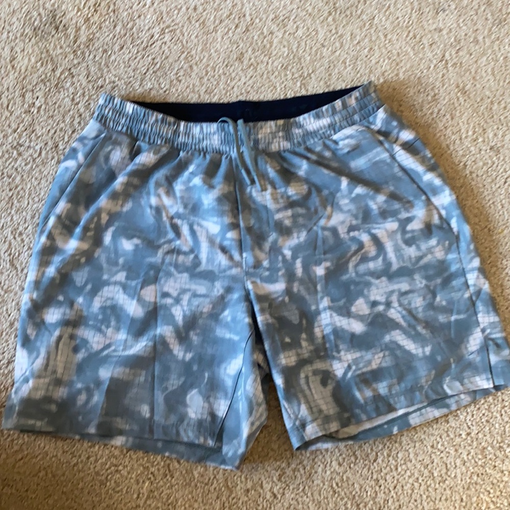 Lululemon Channel Cross shorts